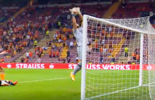 Cicâldău și Moruțan, martori la un autogol absolut incredibil » Portarul lui Lazio a prins mingea și a trimis-o în propria poartă