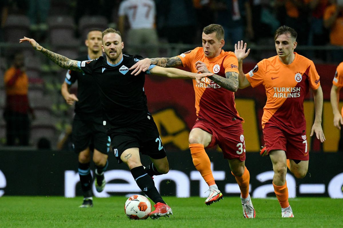 Cicâldău și Moruțan, martori la un autogol absolut incredibil » Portarul lui Lazio a prins mingea și a trimis-o în propria poartă