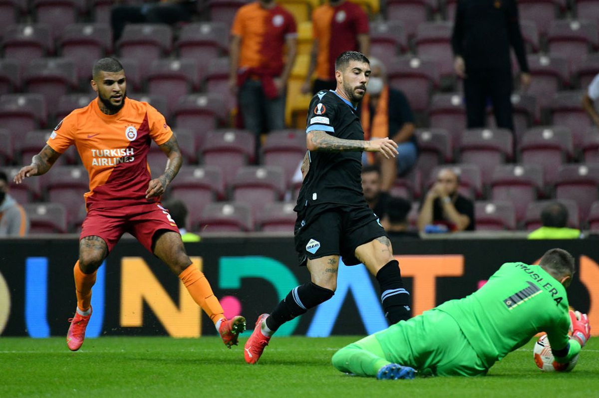 Cicâldău și Moruțan, martori la un autogol absolut incredibil » Portarul lui Lazio a prins mingea și a trimis-o în propria poartă