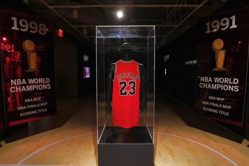 Peste 10 millioane de $ licitate pentru tricoul purtat de Michael Jordan (foto: Imago)
