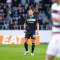 Ștefan Radu pare pierdut pe teren în meciul cu Midtjylland  // Foto: Imago