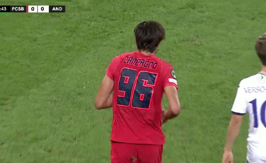 Andrea Compagno a fost trimis pe teren la pauză în confruntarea cu Anderlecht / Captură Pro TV Gafă la FCSB » Ce scria pe tricoul lui Compagno: „Să-și ia cetățenie”