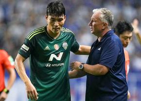 „Bursucul” a intrat la apă » Învinsă astăzi pe un teren inundat, Jeonbuk e fără victorie de 5 etape!