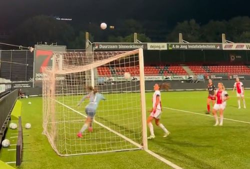 Romee Leuchter (22 de ani) a marcat un gol hilar în meciul câștigat de echipa feminină a lui Ajax pe terenul lui Excelsior, scor 3-1, în runda cu numărul 2 din Eredivisie.