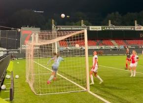 Moment nemaivăzut în fotbal » Cum a fost marcat golul decisiv din meciul feminin Excelsior - Ajax