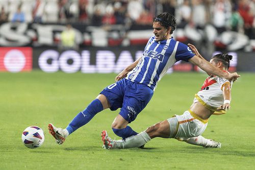 Ianis Hagi, în stânga, în Rayo - Alaves // foto: Imago Images