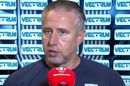 CS Universitatea Craiova a învins-o pe Sepsi, scor 2-1, în runda #9 din Superliga. Laurențiu Reghecampf, 47 de ani, antrenorul oltenilor, a acuzat eliminarea lui Juraj Badelj din minutul 60.