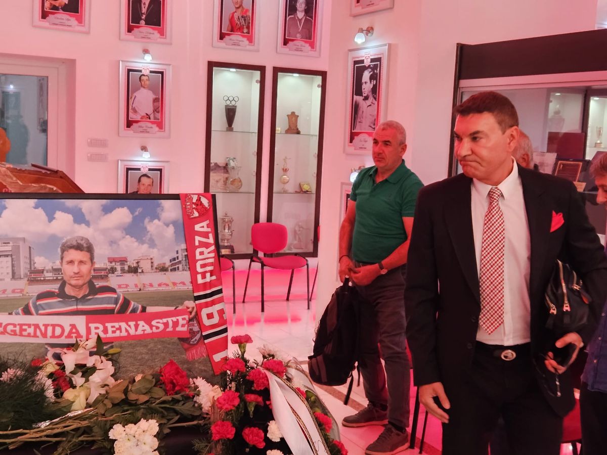 Familia Dinamo și-a luat rămas-bun de la Gigi Mulțescu și Valentin Samungi! Foștii mari sportivi au fost depuși la muzeul din Ștefan cel Mare + Momente copleșitoare cu Alexandru Băluță