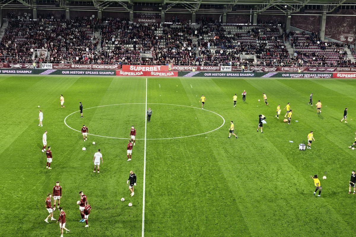 Rapid, în haine noi! Imagini de colecție cu jucătorii » Apariție de gală la debutul lui Marius Șumudică pe Giulești