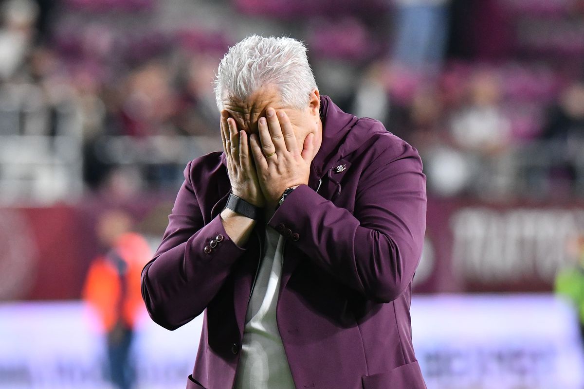 Marius Șumudică a intrat în direct și a răbufnit după înfrângerea cu U Cluj: „Nu se poate așa ceva” » Furios și la conferință: „Domnul Șucu le bagă banii la ora 12, cu mine nu e loc de așa ceva”