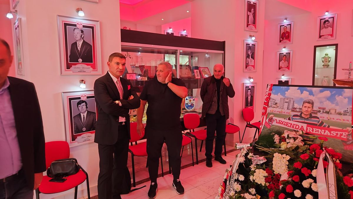 Familia Dinamo și-a luat rămas-bun de la Gigi Mulțescu și Valentin Samungi! Foștii mari sportivi au fost depuși la muzeul din Ștefan cel Mare + Momente copleșitoare cu Alexandru Băluță