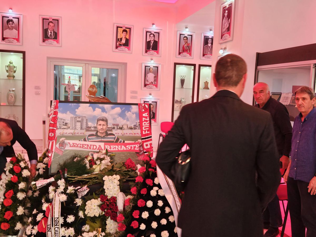 Familia Dinamo și-a luat rămas-bun de la Gigi Mulțescu și Valentin Samungi! Foștii mari sportivi au fost depuși la muzeul din Ștefan cel Mare + Momente copleșitoare cu Alexandru Băluță