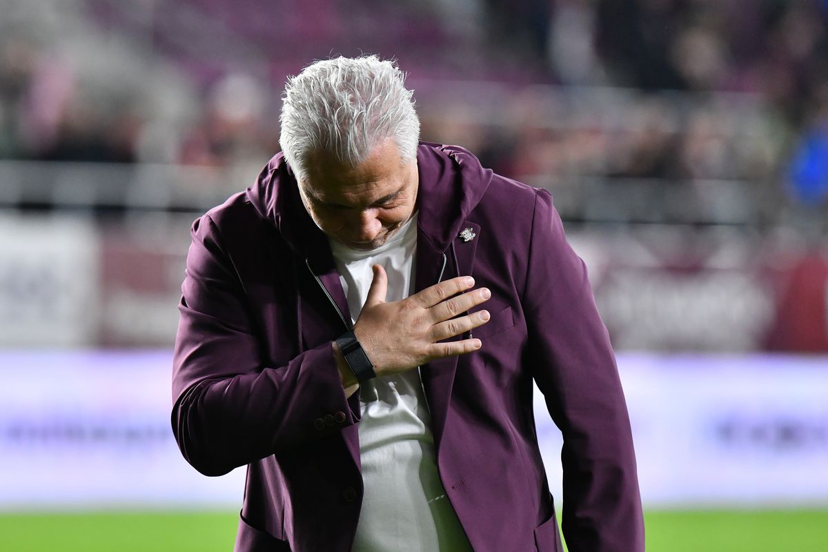 Marius Șumudică a intrat în direct și a răbufnit după înfrângerea cu U Cluj: „Nu se poate așa ceva” » Furios și la conferință: „Domnul Șucu le bagă banii la ora 12, cu mine nu e loc de așa ceva”