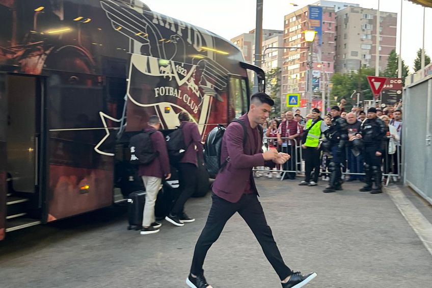 Rapidiștii au marcat așa cum se cuvine revenirea lui Marius Șumudică în Giulești în calitate de antrenor. Fotbaliștii au sosit la stadion îmbrăcați la „patru ace”.