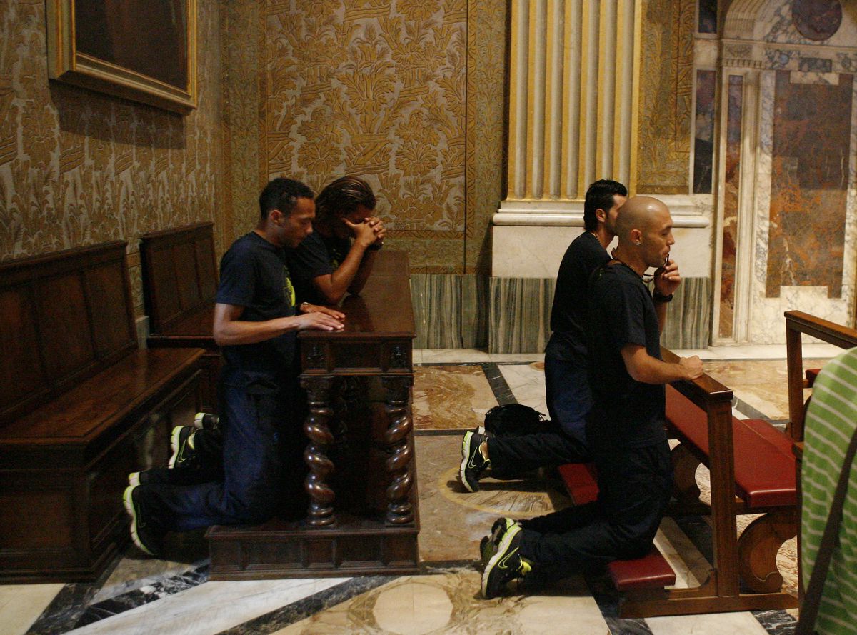 Fix 17 ani de când zidarul Culio a răpus gladiatorii » Imagini memorabile de pe Olimpico + Amintirile „Papei de la Roma”: „Fază tare cu Trică în vestiar”