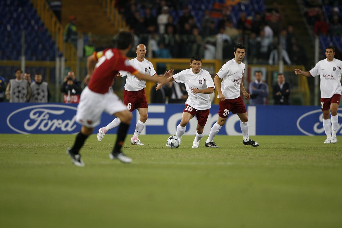 Fix 17 ani de când zidarul Culio a răpus gladiatorii » Imagini memorabile de pe Olimpico + Amintirile „Papei de la Roma”: „Fază tare cu Trică în vestiar”