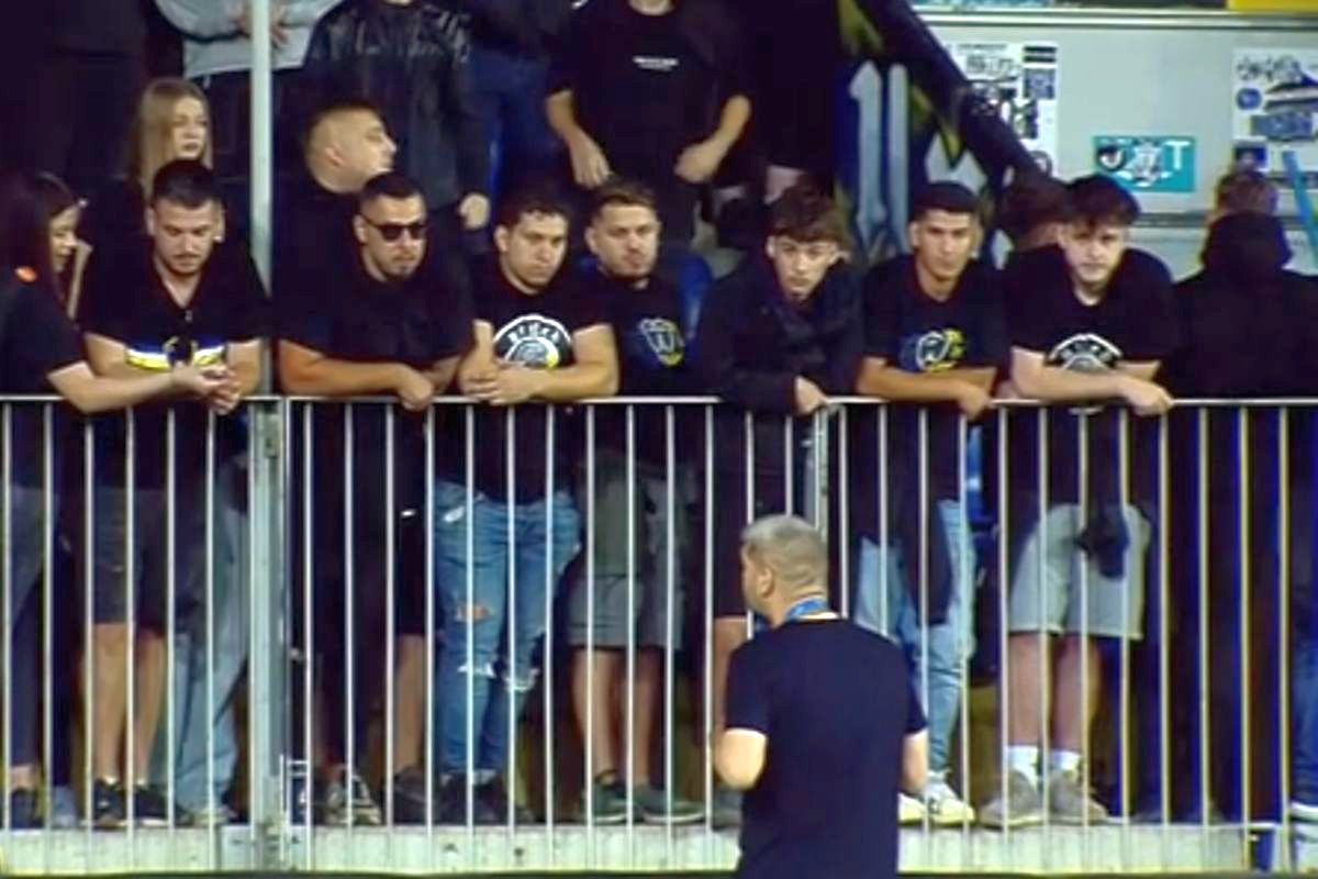 Nu a mai suportat să vadă ce pățește antrenorul: „Îmi vine să plâng”