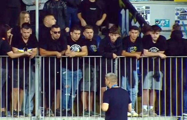 Nu a mai suportat să vadă ce pățește antrenorul: „Îmi vine să plâng”