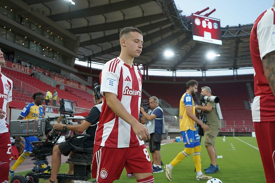 Stavros Pnevmonidis, extrema stângă al lui Olympiacos. Foto: Instagram Toți ochii pe ei! 5 puști-minune de urmărit în noua ediție a Ligii Campionilor