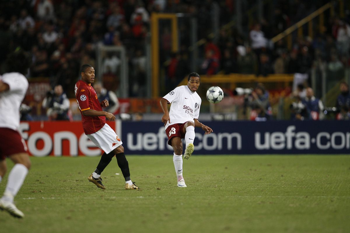 Fix 17 ani de când zidarul Culio a răpus gladiatorii » Imagini memorabile de pe Olimpico + Amintirile „Papei de la Roma”: „Fază tare cu Trică în vestiar”