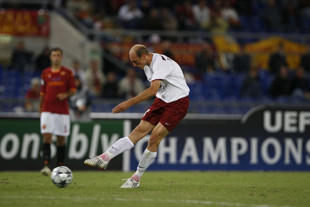 Fix 17 ani de când zidarul Culio a răpus gladiatorii » Imagini memorabile de pe Olimpico + Amintirile „Papei de la Roma”: „Fază tare cu Trică în vestiar”