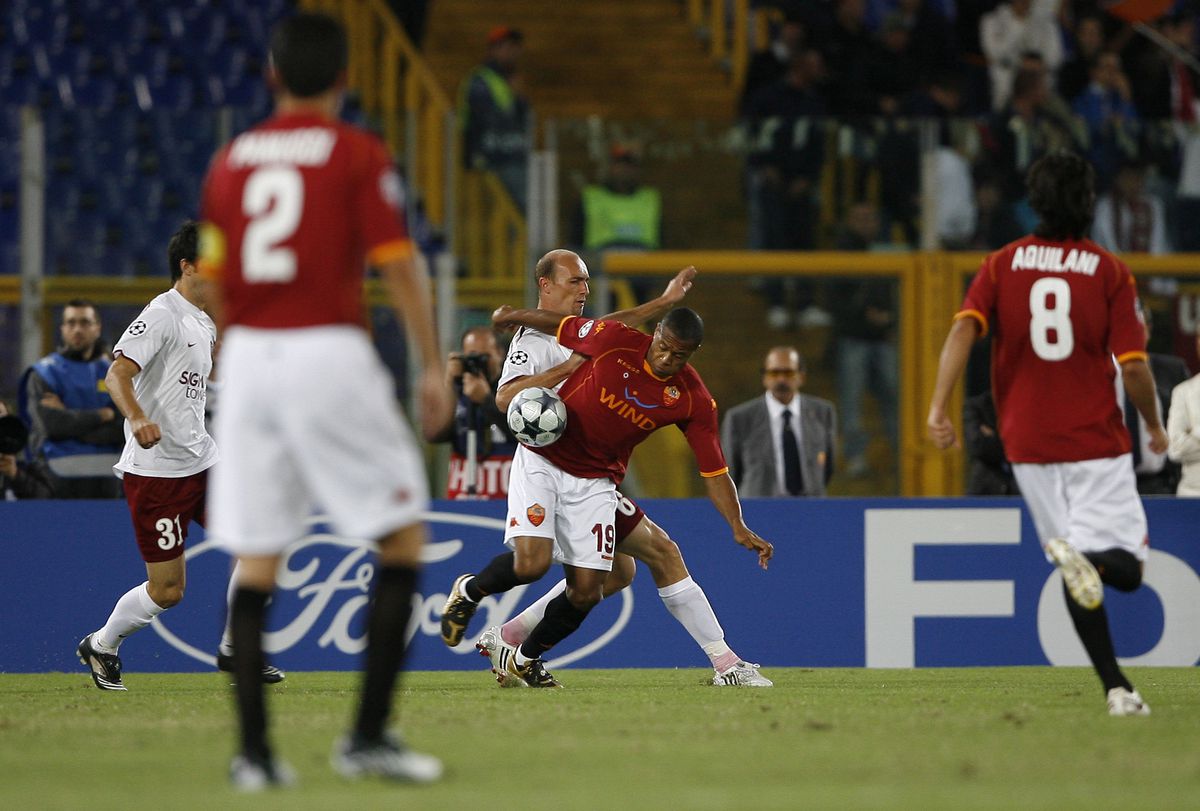 Fix 17 ani de când zidarul Culio a răpus gladiatorii » Imagini memorabile de pe Olimpico + Amintirile „Papei de la Roma”: „Fază tare cu Trică în vestiar”