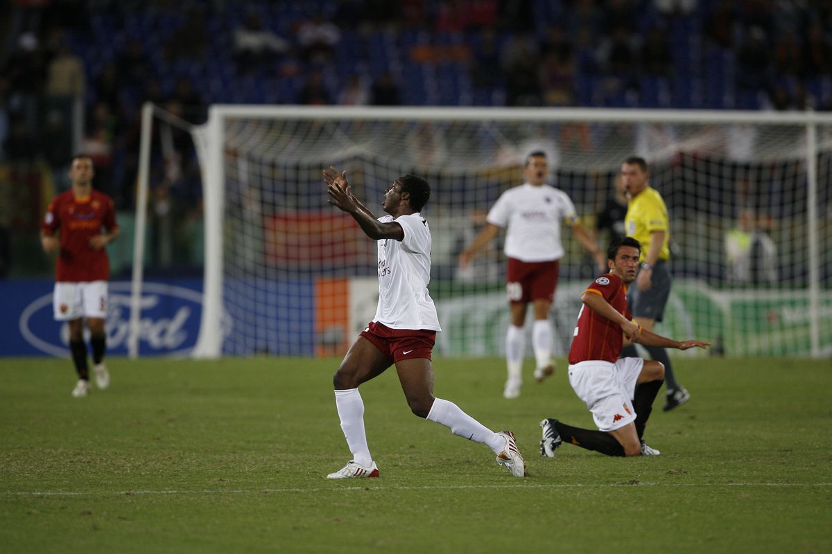 Fix 17 ani de când zidarul Culio a răpus gladiatorii » Imagini memorabile de pe Olimpico + Amintirile „Papei de la Roma”: „Fază tare cu Trică în vestiar”