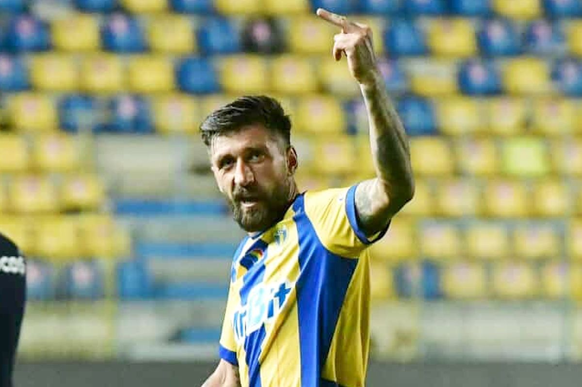 Război total! După ce le-a arătat semne obscene, Papp i-a înfruntat și la declarații: „Lor nu le prezint scuze!”