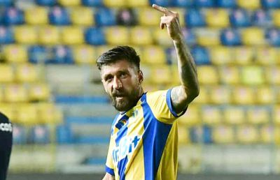 Război total! După ce le-a arătat semne obscene, Papp i-a înfruntat și la declarații: „Lor nu le prezint scuze!”