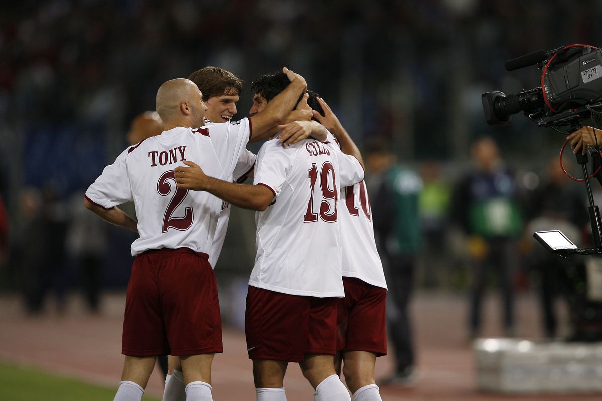 Fix 17 ani de când zidarul Culio a răpus gladiatorii » Imagini memorabile de pe Olimpico + Amintirile „Papei de la Roma”: „Fază tare cu Trică în vestiar”