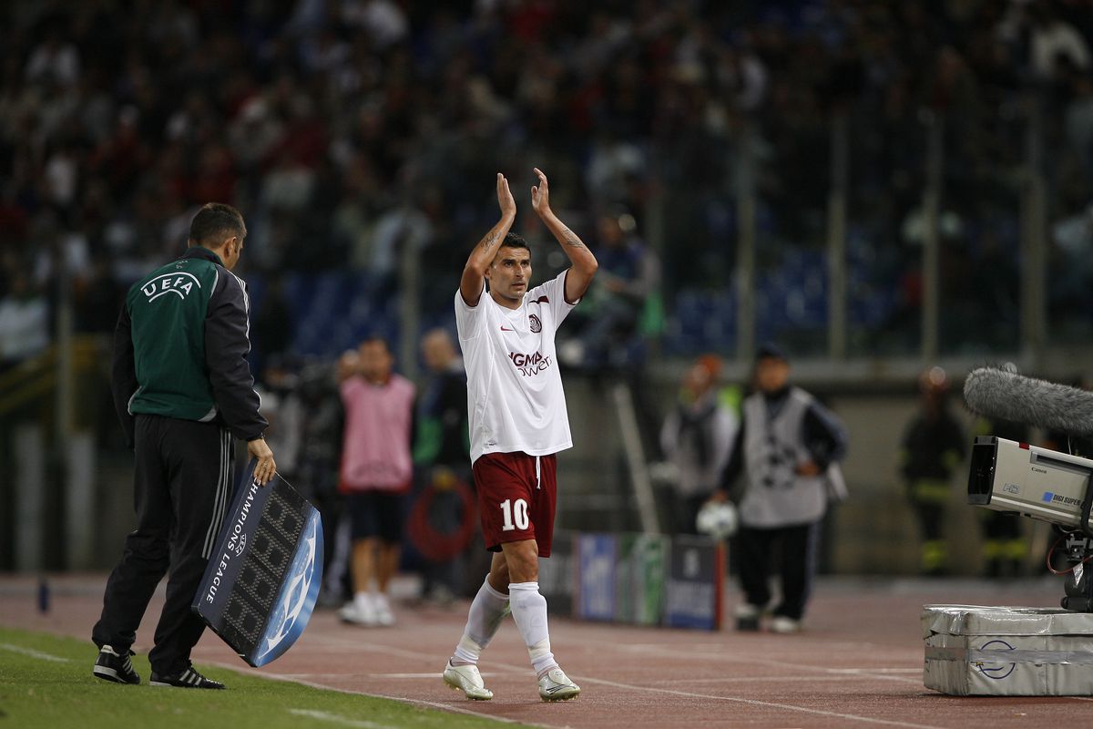 Fix 17 ani de când zidarul Culio a răpus gladiatorii » Imagini memorabile de pe Olimpico + Amintirile „Papei de la Roma”: „Fază tare cu Trică în vestiar”