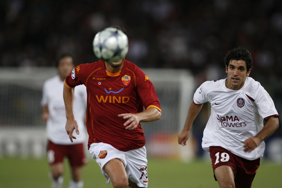 Fix 17 ani de când zidarul Culio a răpus gladiatorii » Imagini memorabile de pe Olimpico + Amintirile „Papei de la Roma”: „Fază tare cu Trică în vestiar”