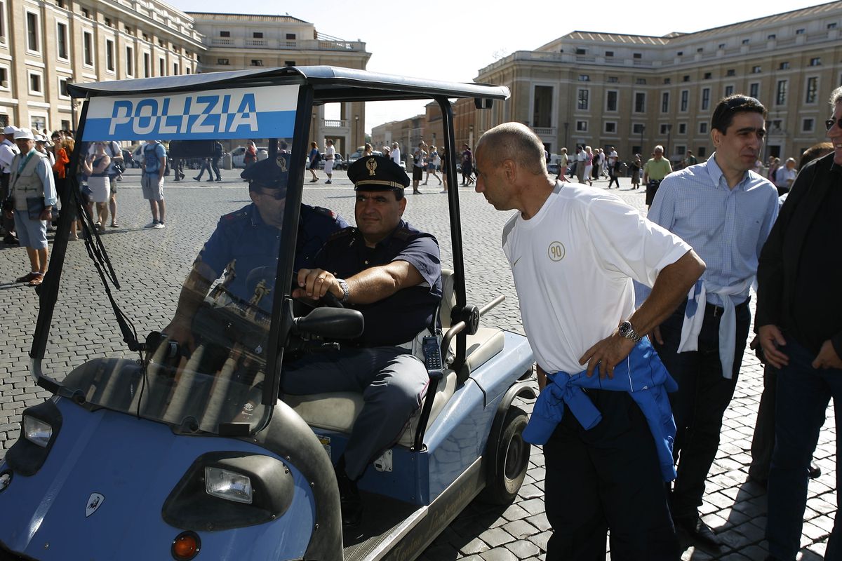 Fix 17 ani de când zidarul Culio a răpus gladiatorii » Imagini memorabile de pe Olimpico + Amintirile „Papei de la Roma”: „Fază tare cu Trică în vestiar”