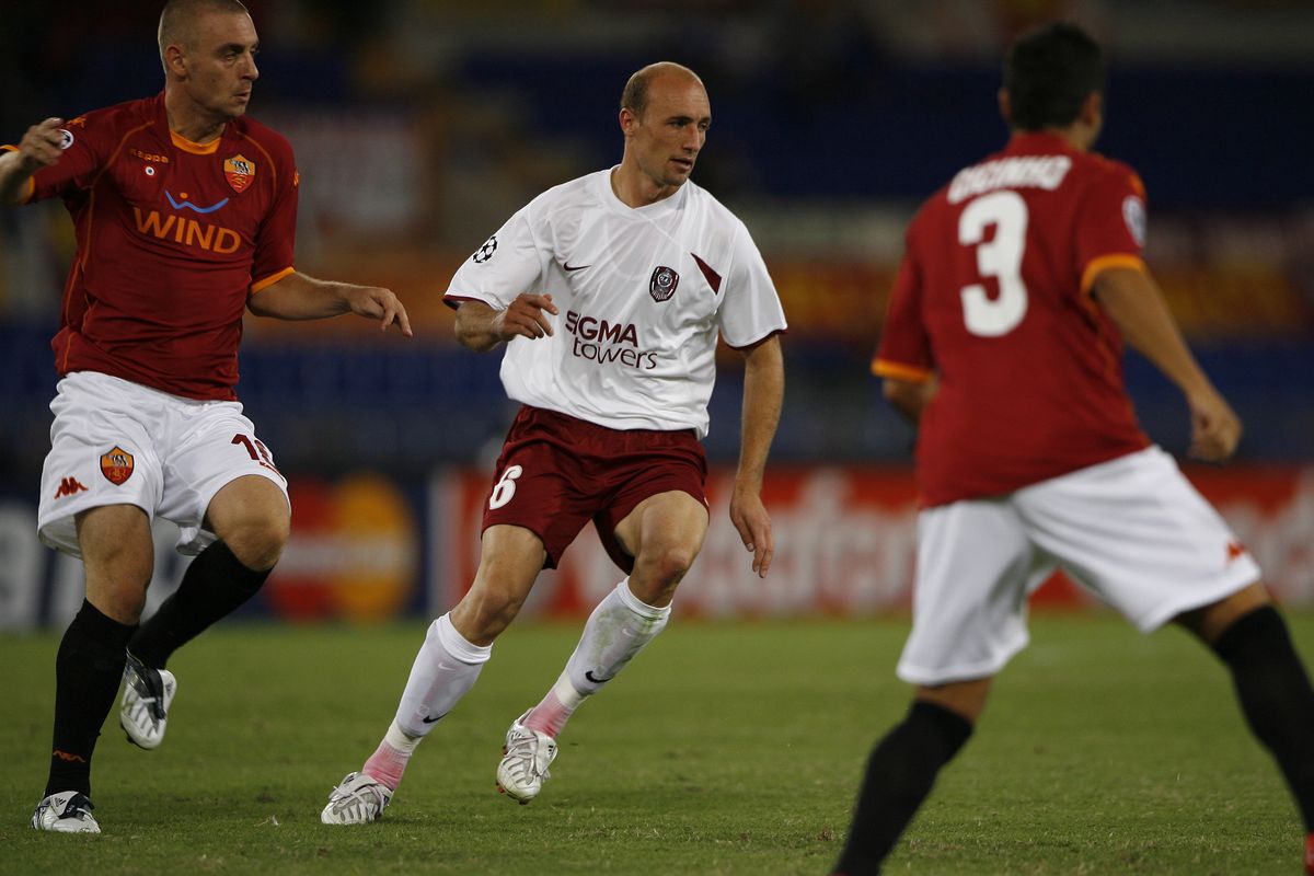 Fix 17 ani de când zidarul Culio a răpus gladiatorii » Imagini memorabile de pe Olimpico + Amintirile „Papei de la Roma”: „Fază tare cu Trică în vestiar”