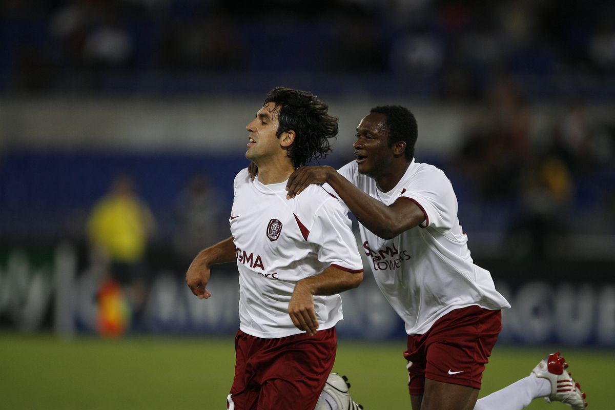 Fix 17 ani de când zidarul Culio a răpus gladiatorii » Imagini memorabile de pe Olimpico + Amintirile „Papei de la Roma”: „Fază tare cu Trică în vestiar”