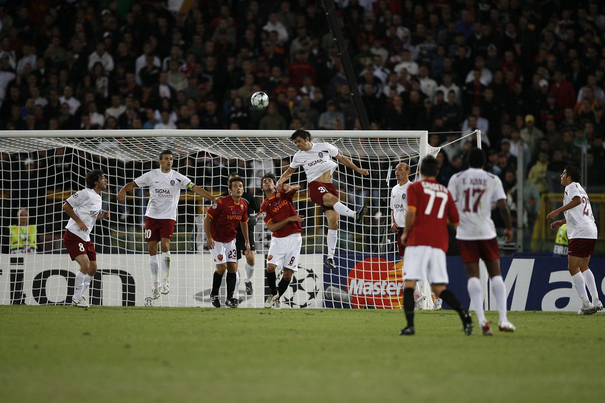 Fix 17 ani de când zidarul Culio a răpus gladiatorii » Imagini memorabile de pe Olimpico + Amintirile „Papei de la Roma”: „Fază tare cu Trică în vestiar”