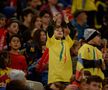 FOTO Naționala cu tricouri » Doar patru jucători le-au dat tricourile copiilor din tribune