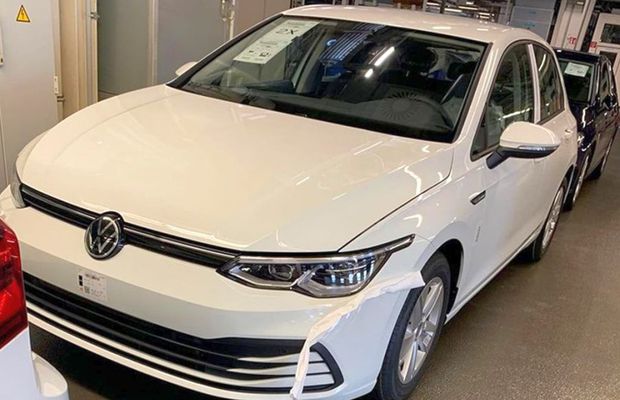 FOTO Au apărut primele imagini REALE cu noul Golf 8!