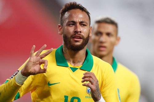 Neymar e criticat dur după ce a obținut două penaltyuri la 4-2 cu Peru, în preliminariile CM 2022. ”Un mare jucător care vrea să păcălească arbitrii”, l-a deschis peruanul Zambrano. Foto: Guliver/GettyImages
