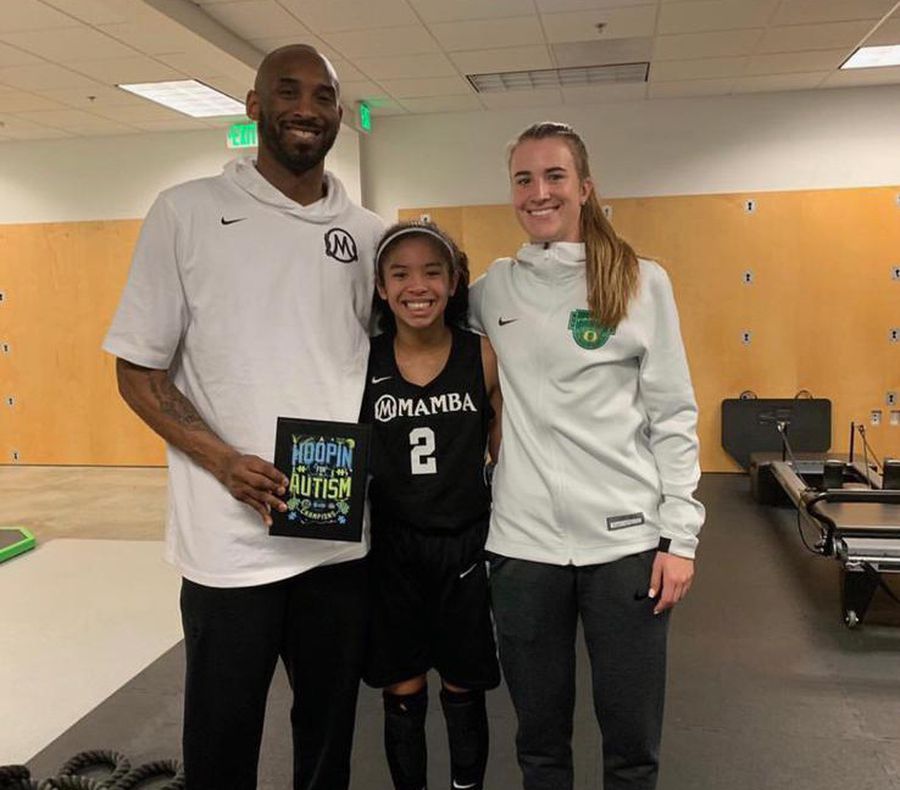 Sabrina Ionescu (dreapta), alături de Kobe și Gianna Bryant VIDEO // EXCLUSIV Interviu senzațional cu Sabrina Ionescu, noua stea din WNBA » Cum se identifică cu România și ce a învățat de la Kobe Bryant