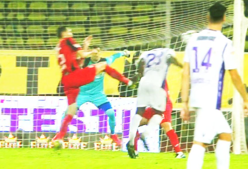 FC Argeș a deschis scorul în minutul 69 al partidei cu Astra, dintr-un penalty controversat dictat de arbitrul Marius Avram.