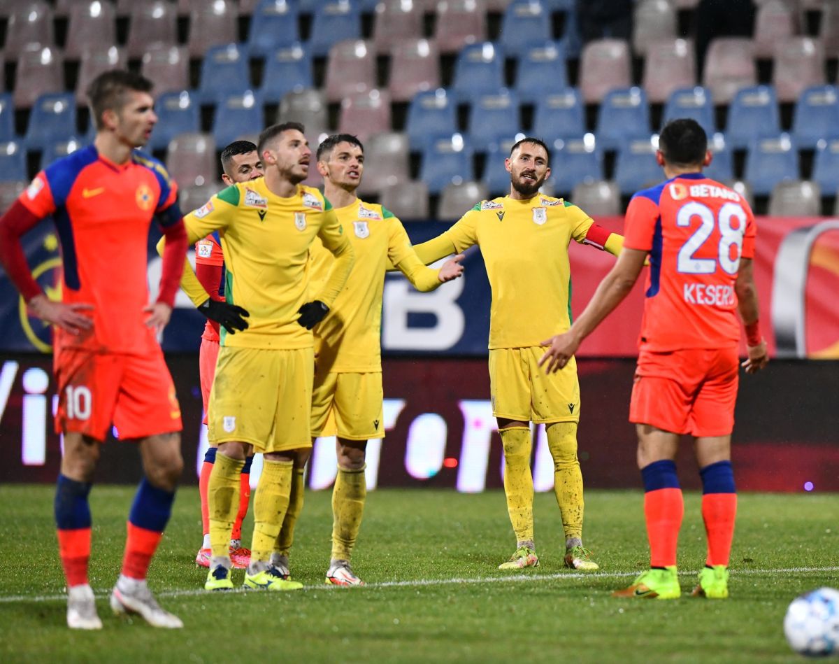 FCSB, abandonată de fani la Buzău » Record negativ