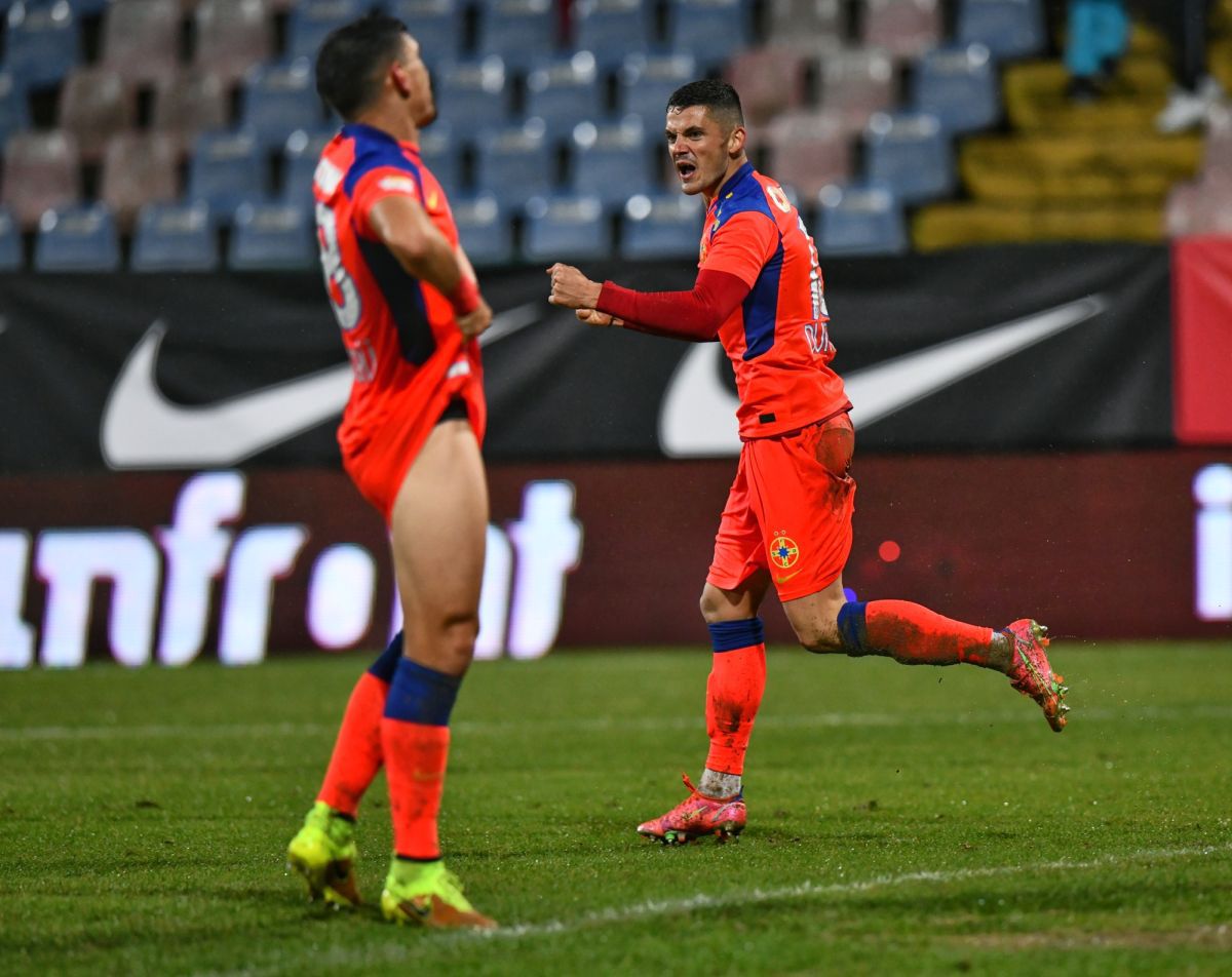 FCSB, în încurcătură? Ce a putut fi observat pe tricourile roș-albaștrilor la meciul cu Mioveni