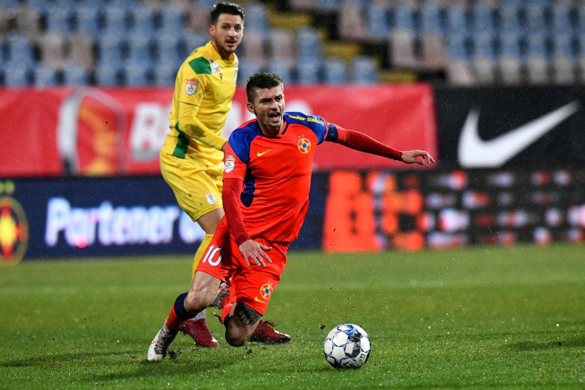 FCSB, în încurcătură? Ce a putut fi observat pe tricourile roș-albaștrilor la meciul cu Mioveni