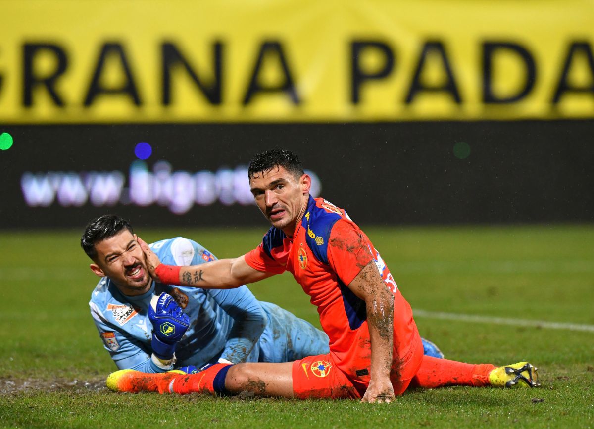 FCSB, în încurcătură? Ce a putut fi observat pe tricourile roș-albaștrilor la meciul cu Mioveni