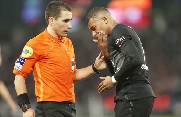 Antrenorul lui Angers se revoltă: „Simt furie. Deciziile arbitrilor au făcut diferența cu PSG”