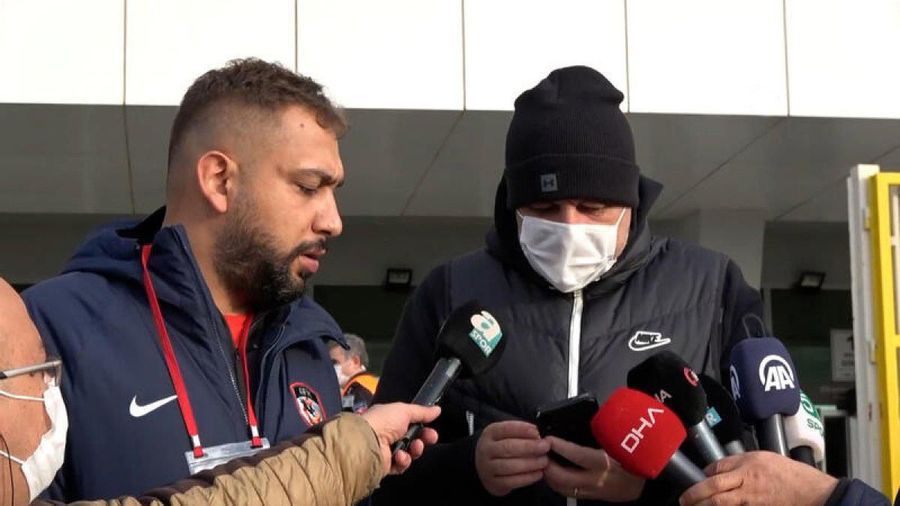 Oguzhan Erdogmuș (stânga), alături de Marius Șumudică „M-am întors!” » Șumudică, după prima victorie la Malatyaspor: „V-am făcut un cadou”