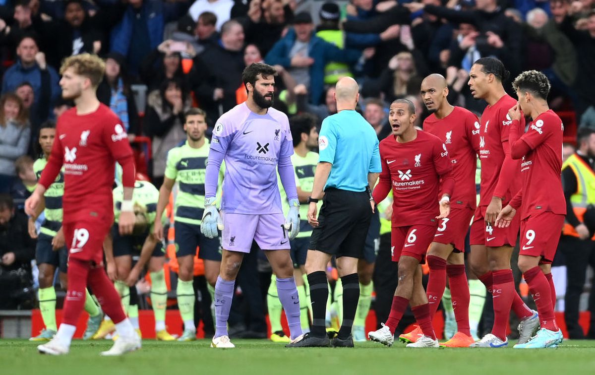 Guardiola „sare la gâtul” arbitrului, după înfrângerea cu Liverpool: „A dat fault la gol doar pentru că am marcat noi”