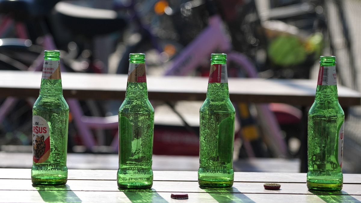 Show cu torțe și fumigene la Ariceștii Rahtivani - Prahova Nedelea + Mici, bere și o rivalitate incredibilă pe doi kilometri: „Cum să ținem cu Steaua sau cu Dinamo?”