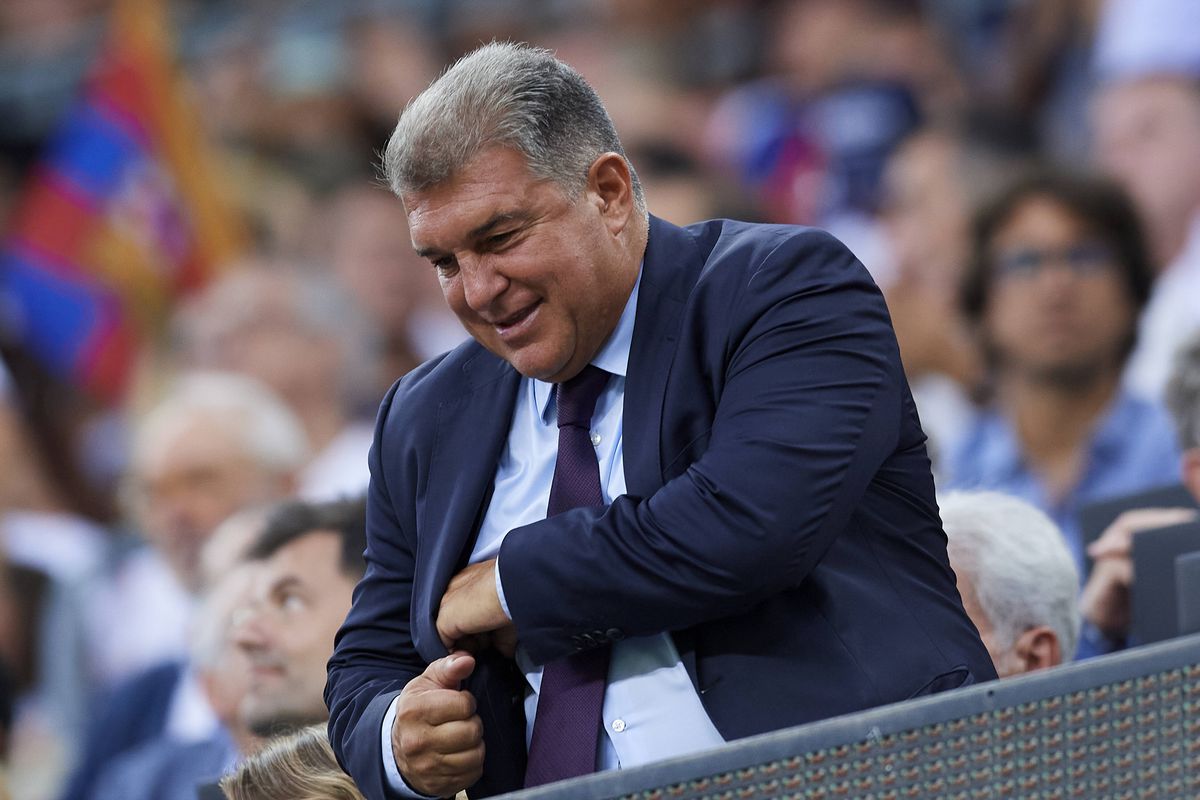 Scandal de amploare după El Clasico: Joan Laporta, dat afară din vestiarul arbitrilor!